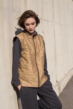 TWO-SIDED VEST photo