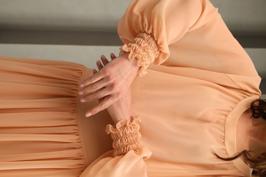 Блуза шовкова, драпірована, персикова фото