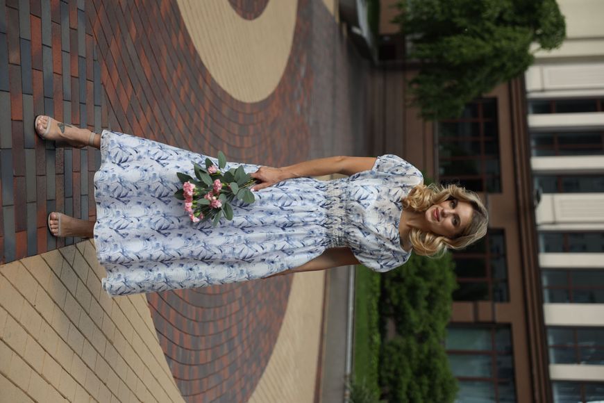 Сукня в блакитні квіти фото